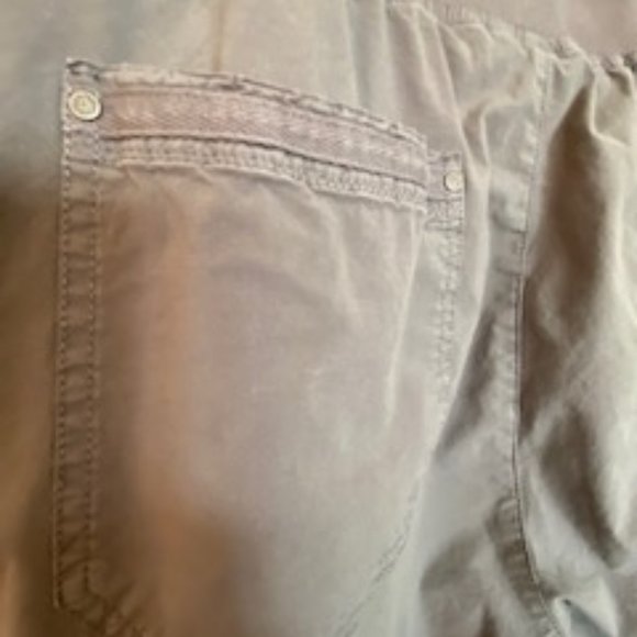 Aventura Relaxed Fit Grayish Green Cotton Pants - Size M - Picture 7 of 15